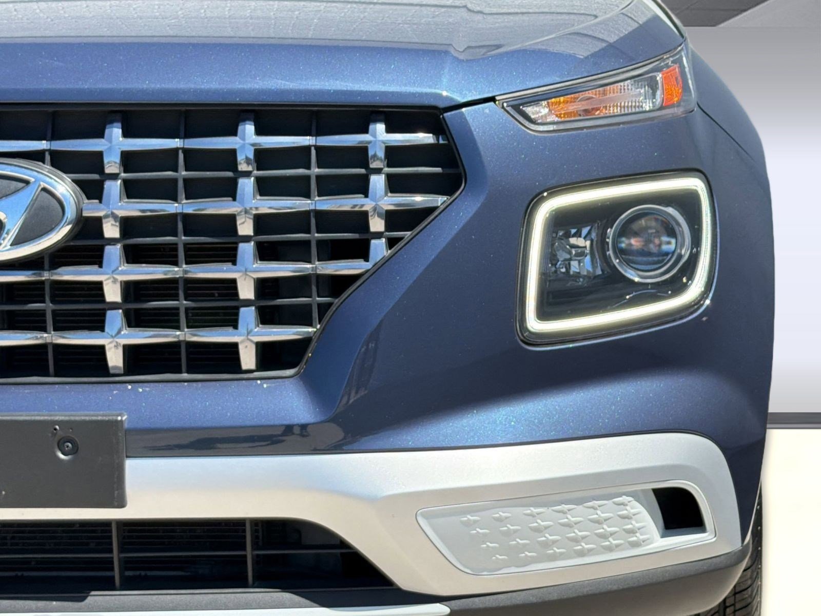 Used 2022 Hyundai Venue Limited FWD image 11