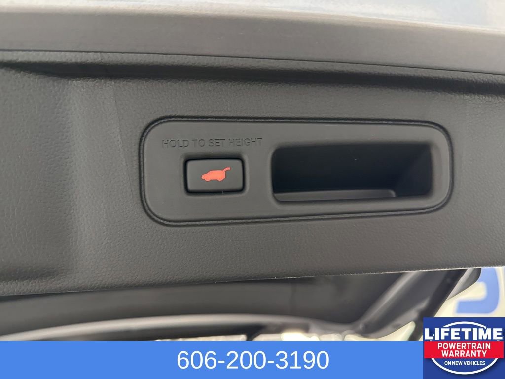 New 2025 Honda Pilot Touring image 13