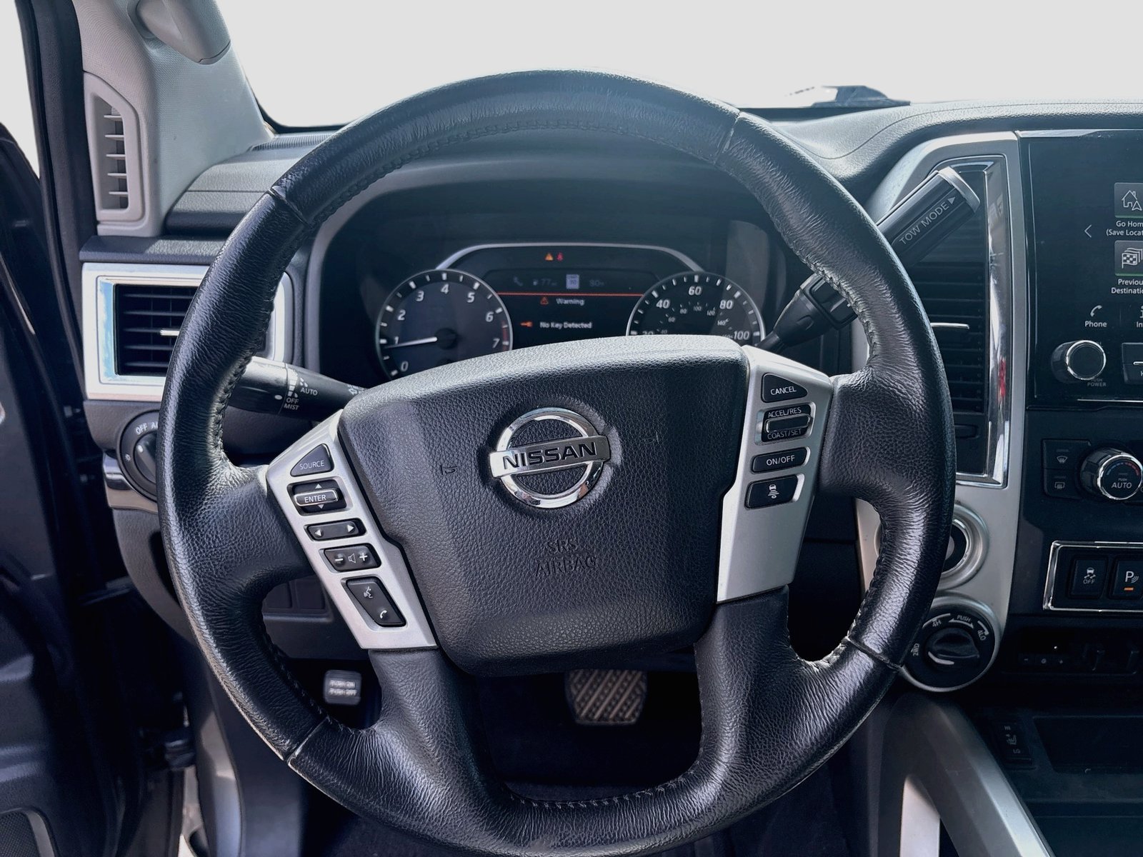 Used 2021 Nissan Titan SV w/ SV Convenience Package AWD/4WD image 11