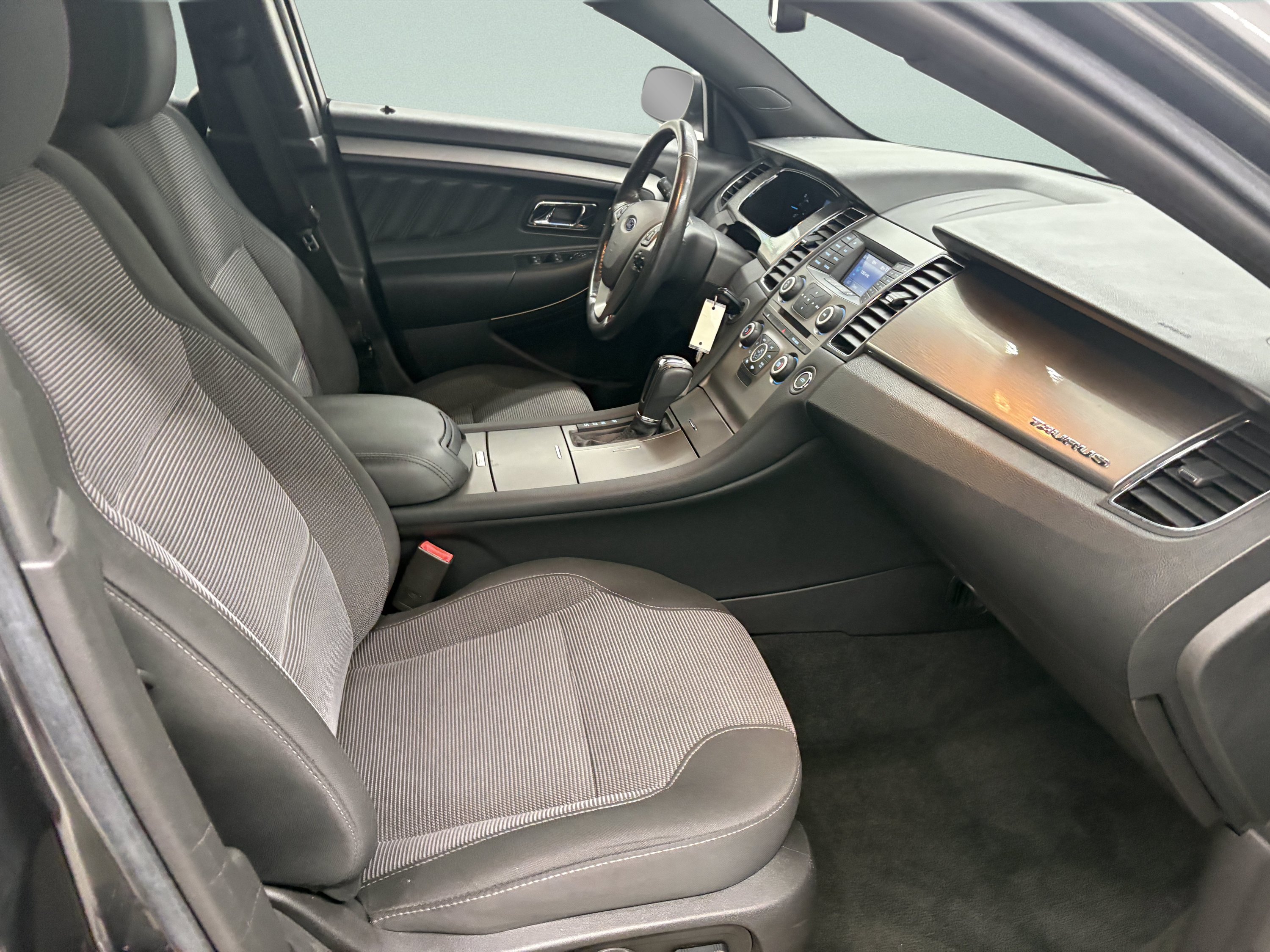 Used 2015 Ford Taurus SEL FWD image 20
