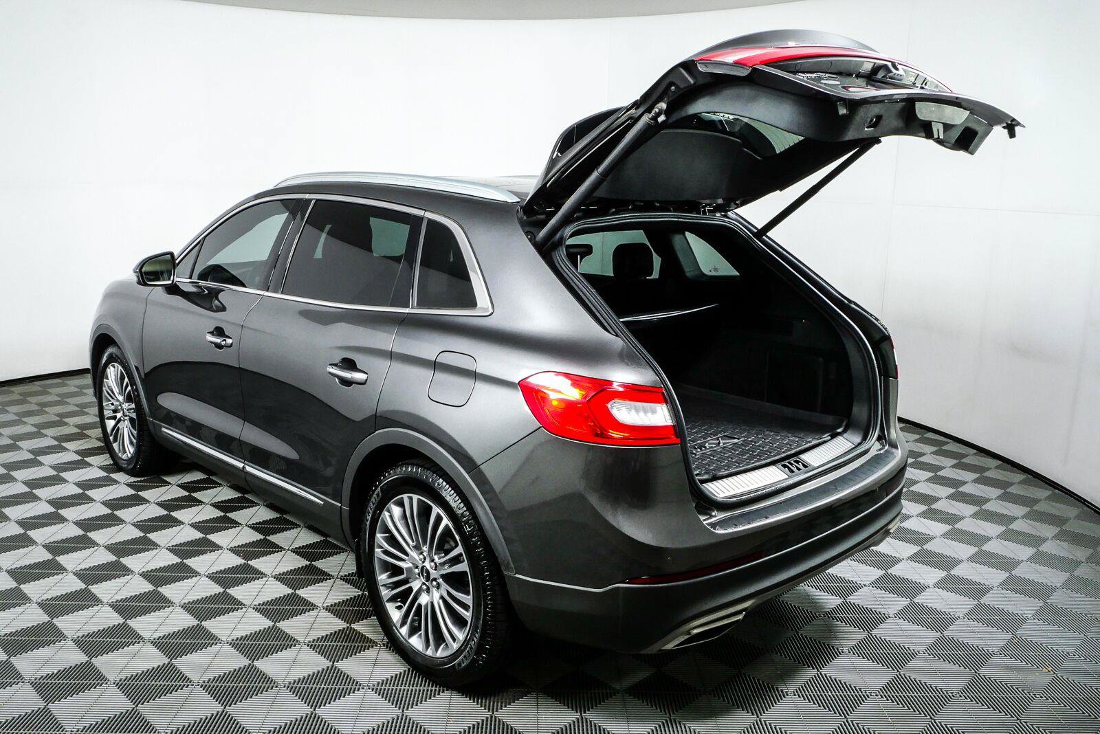 Used 2018 Lincoln MKX Reserve w/ Lincoln MKX Climate Package FWD image 34