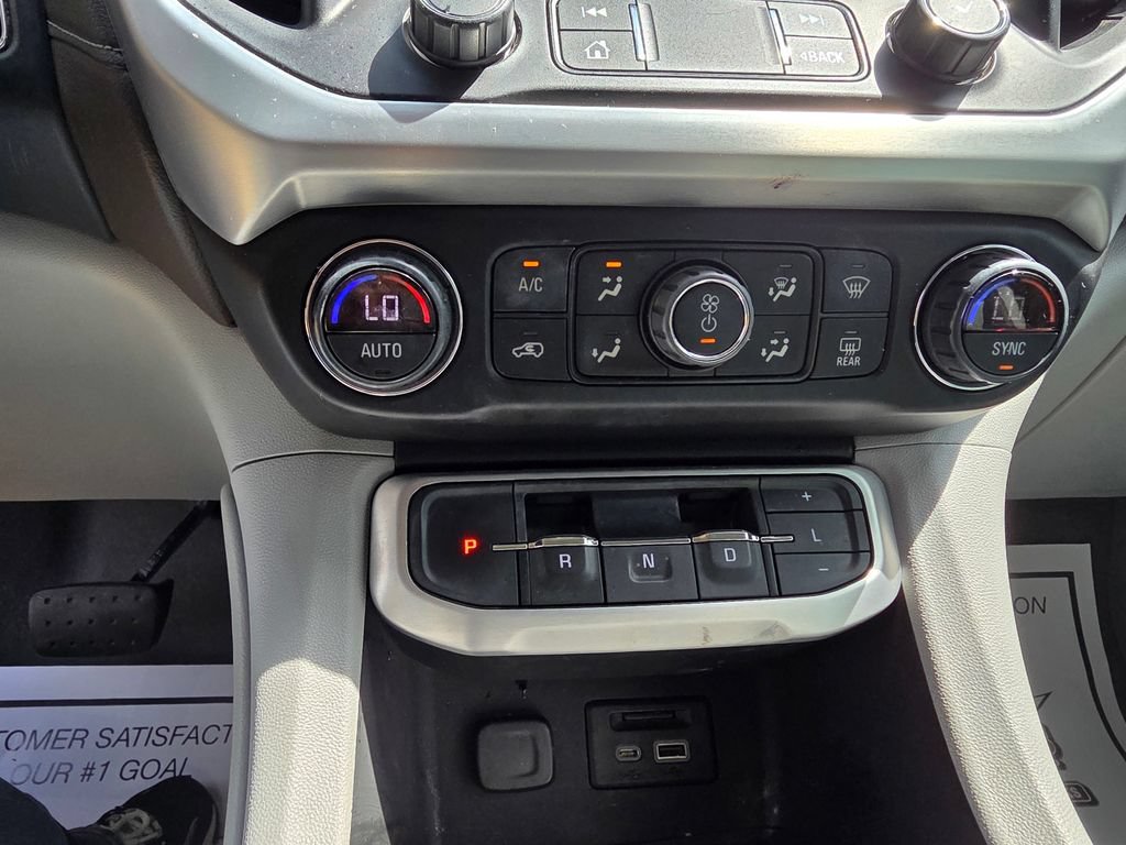 Used 2020 GMC Acadia SLT w/ Trailering Package FWD image 29
