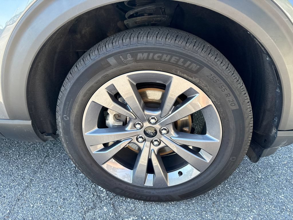Used 2024 Ford Explorer XLT w/ Equipment Group 202A AWD/4WD image 12