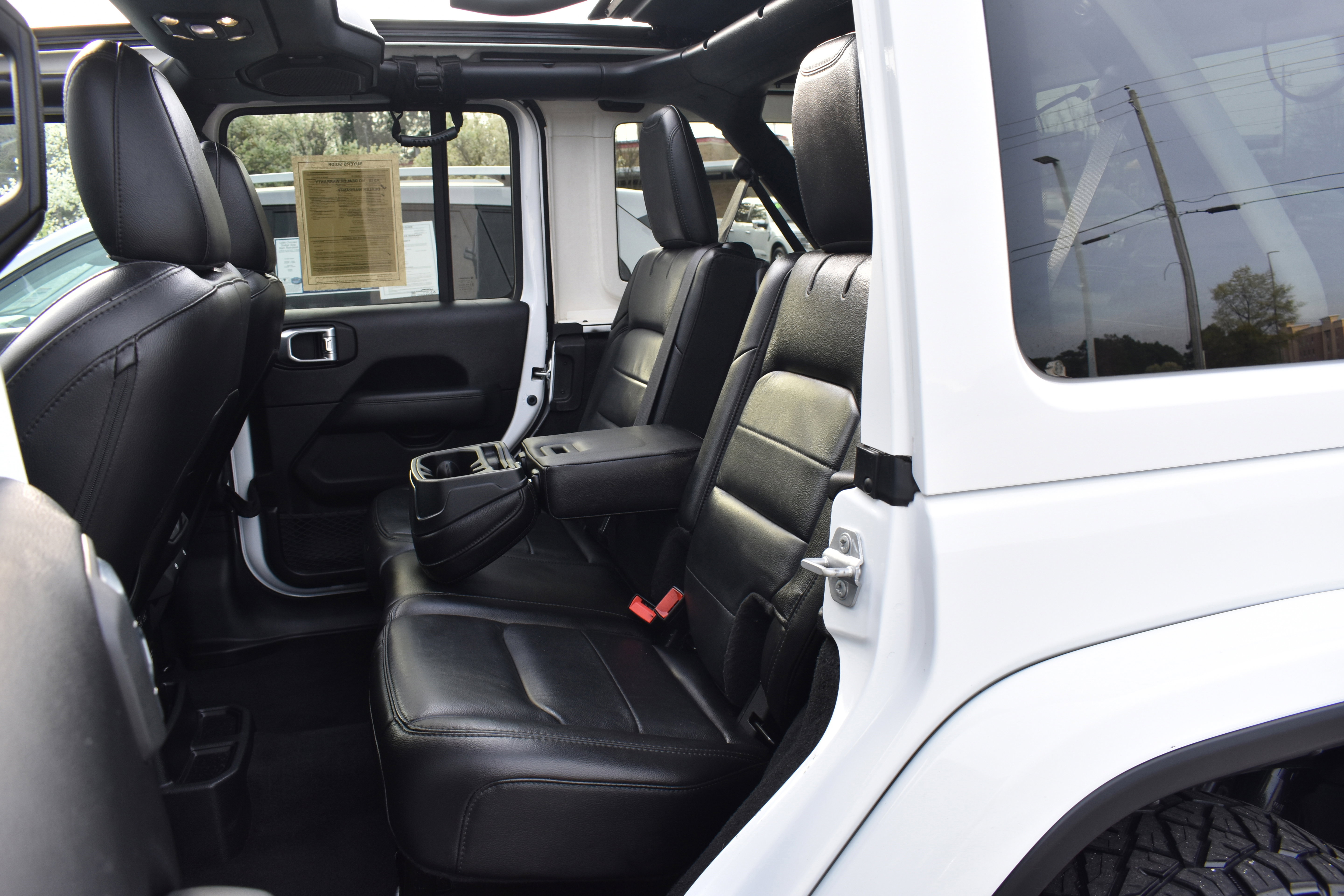 Used 2019 Jeep Wrangler Unlimited Sahara image 29