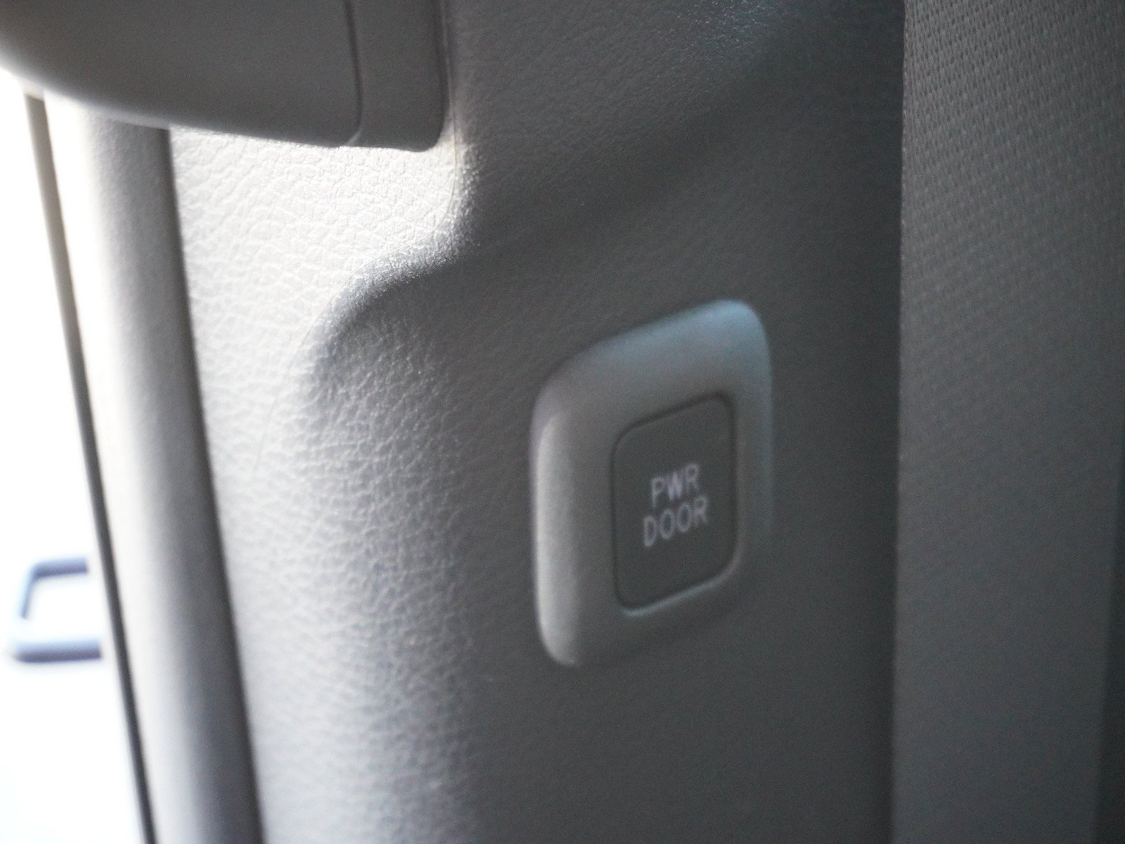 Used 2025 Toyota Sienna XLE w/ XLE Plus Package FWD image 22
