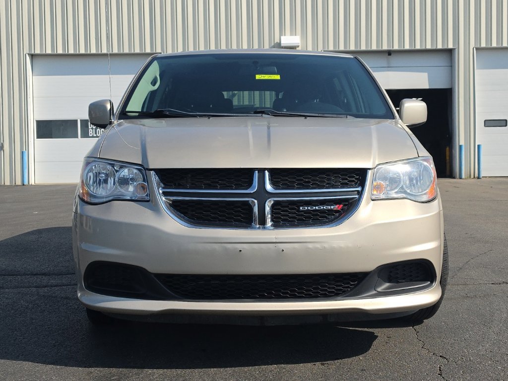 Used 2015 Dodge Grand Caravan SXT w/ Rear Park Assist Package FWD image 2
