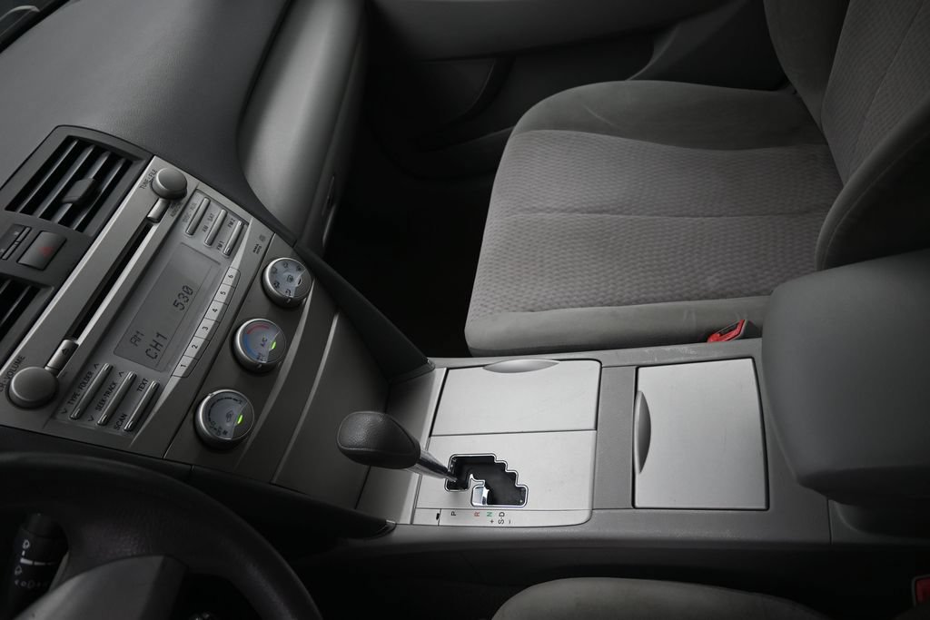 Used 2010 Toyota Camry LE FWD image 13