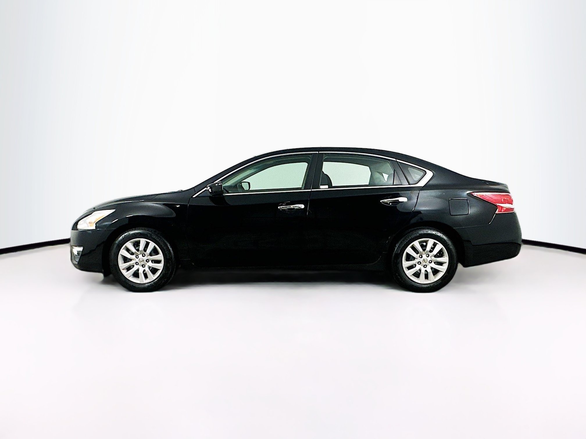 Used 2013 Nissan Altima 2.5 S FWD image 4