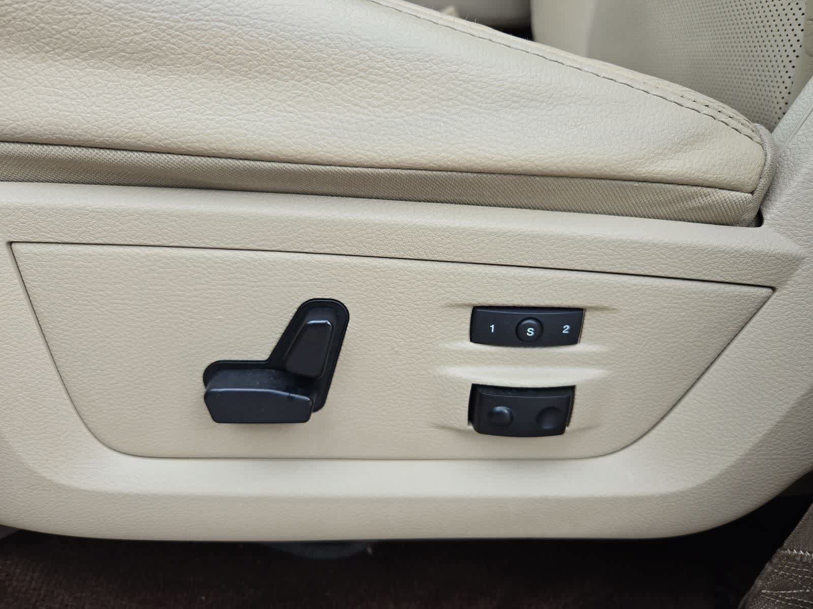 Used 2015 RAM 1500 Laramie w/ Convenience Group RWD image 16