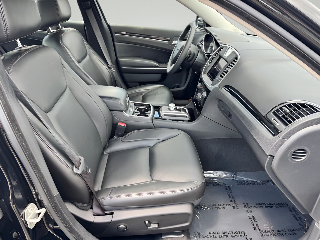 Used 2023 Chrysler 300 Touring L RWD image 32