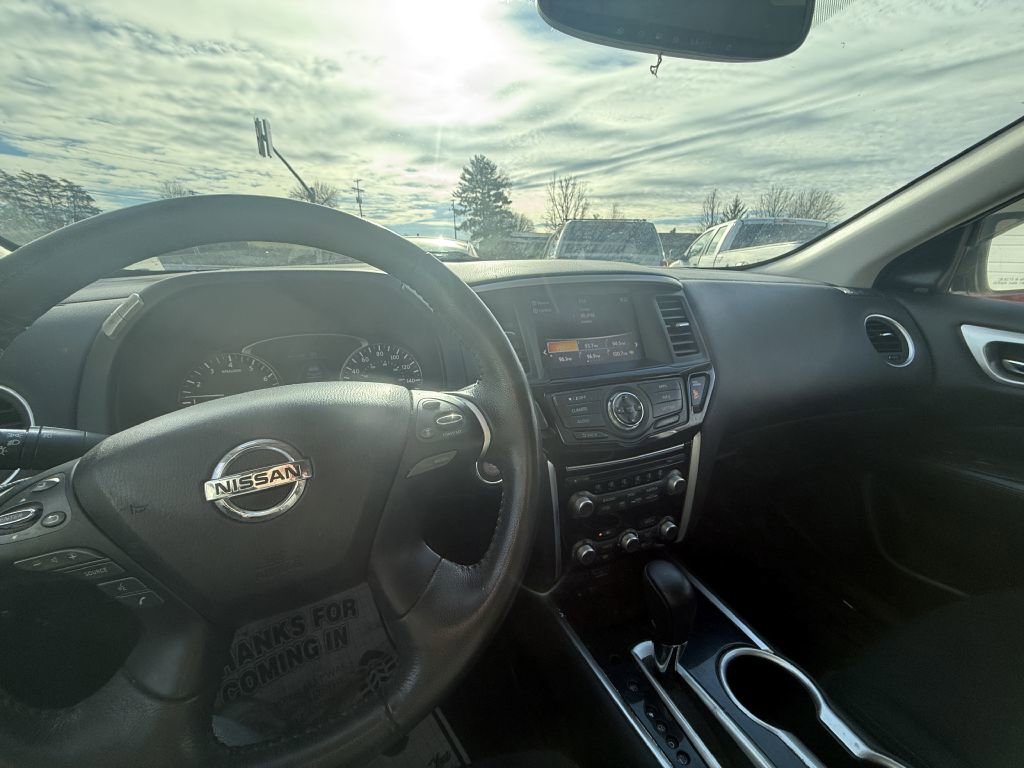 Used 2019 Nissan Pathfinder SV image 8
