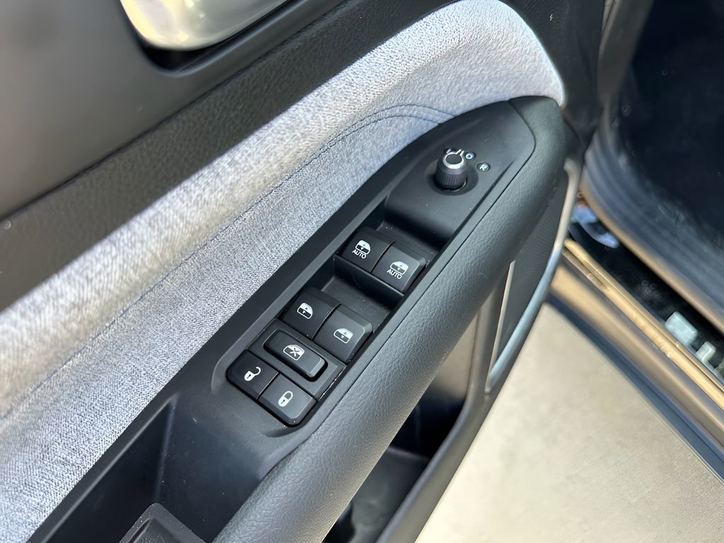 Used 2025 Jeep Compass Latitude AWD/4WD image 10