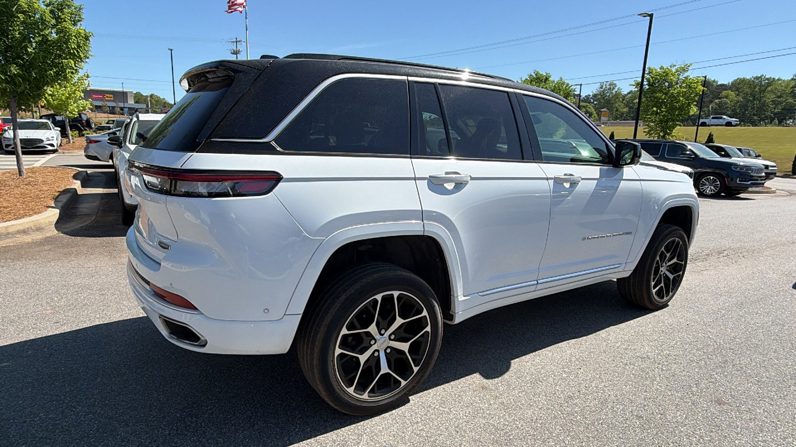 Used 2024 Jeep Grand Cherokee Summit AWD/4WD image 8