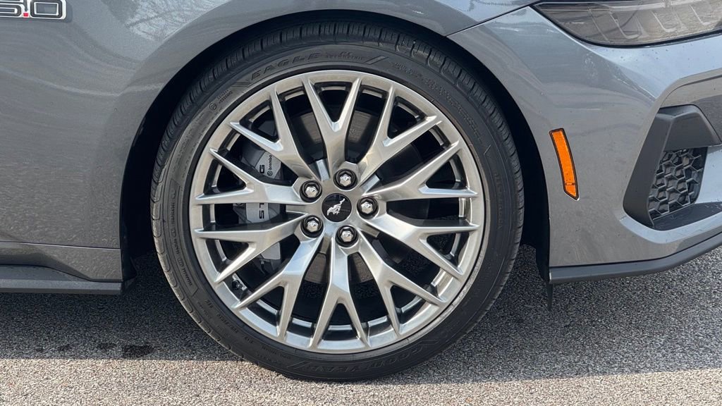 Used 2025 Ford Mustang GT Premium image 3