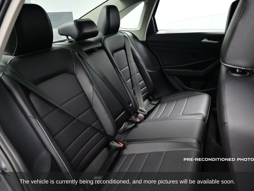 Used 2022 Volkswagen Jetta SE image 30