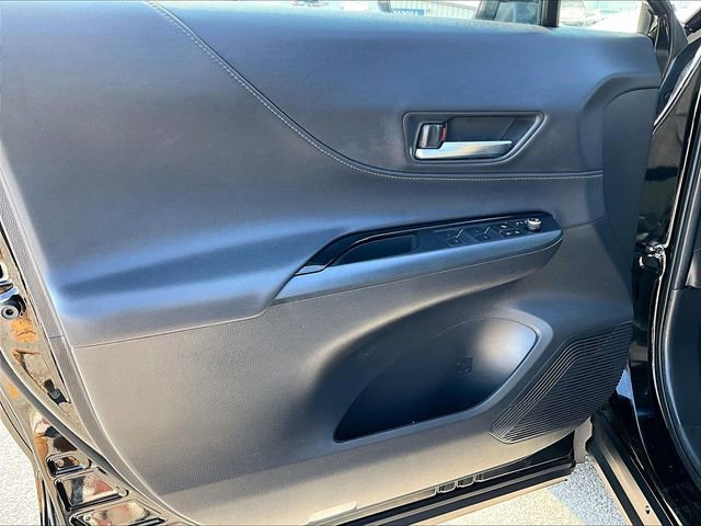 Used 2023 Toyota Venza LE image 9