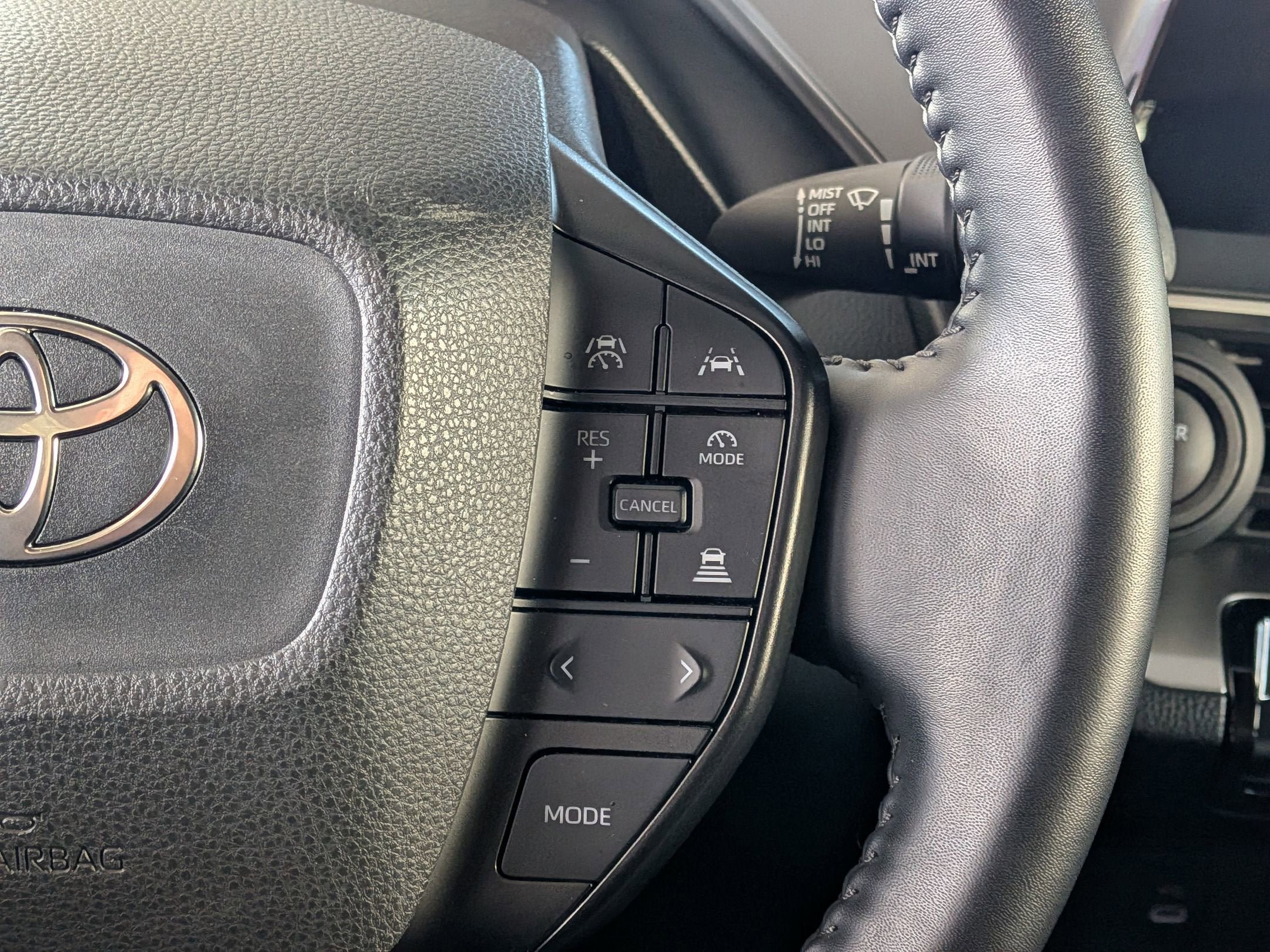 Used 2023 Toyota Prius LE FWD image 16