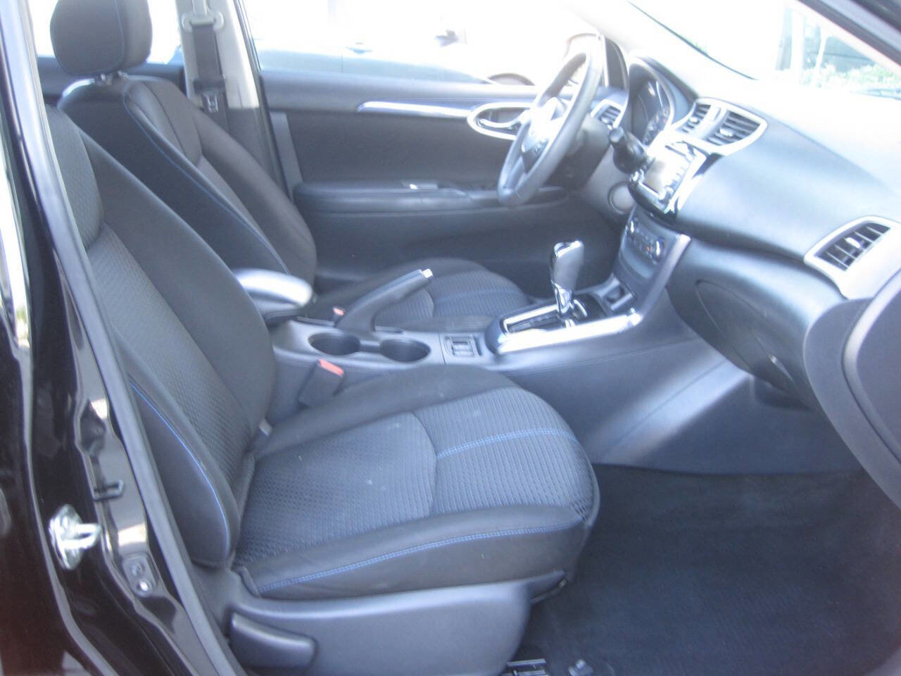 Used 2017 Nissan Sentra SR w/ SR Midnight Edition image 25