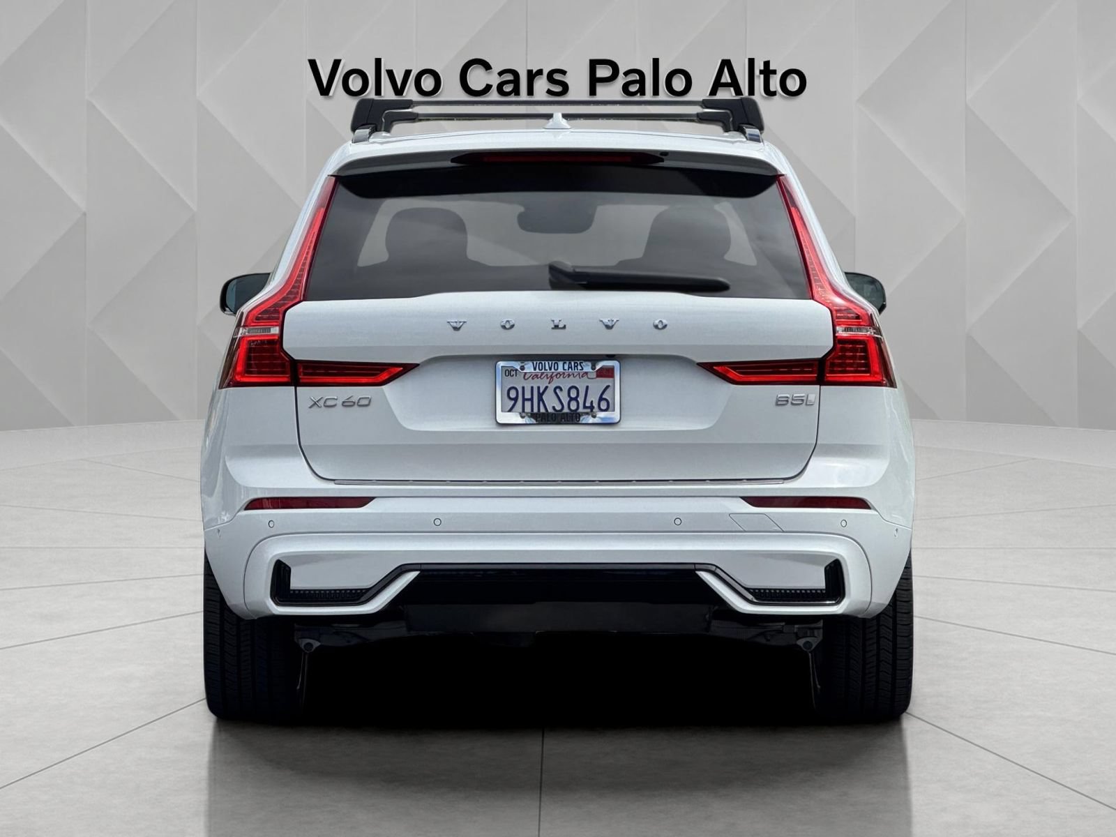 Certified 2023 Volvo XC60 B5 Ultimate w/ Protection Package Premier FWD image 9