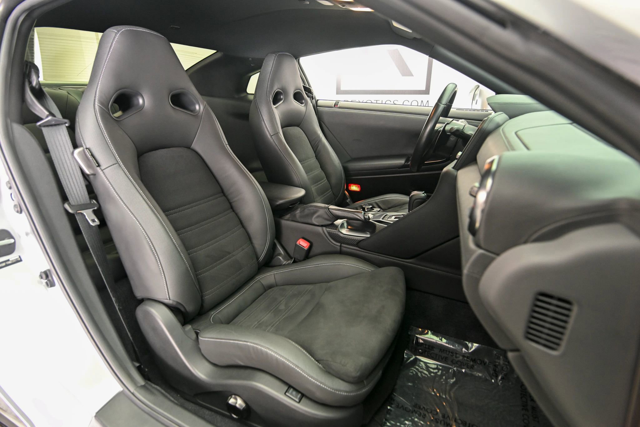 Used 2024 Nissan GT-R Premium w/ Floor Mat Package AWD/4WD image 17