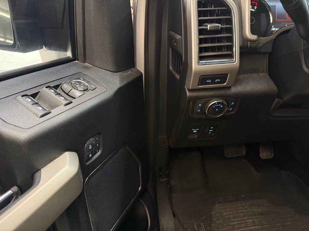 Used 2018 Ford F150 Lariat w/ Equipment Group 502A Luxury AWD/4WD image 12