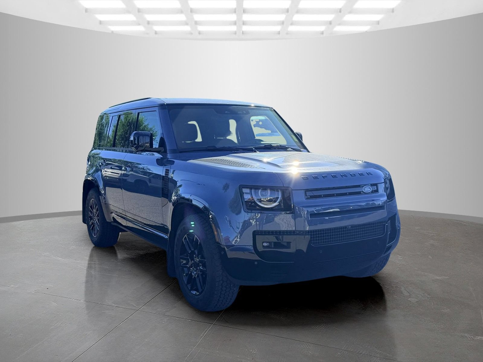 Used 2026 Land Rover Defender 110 X-Dynamic SE AWD/4WD image 3
