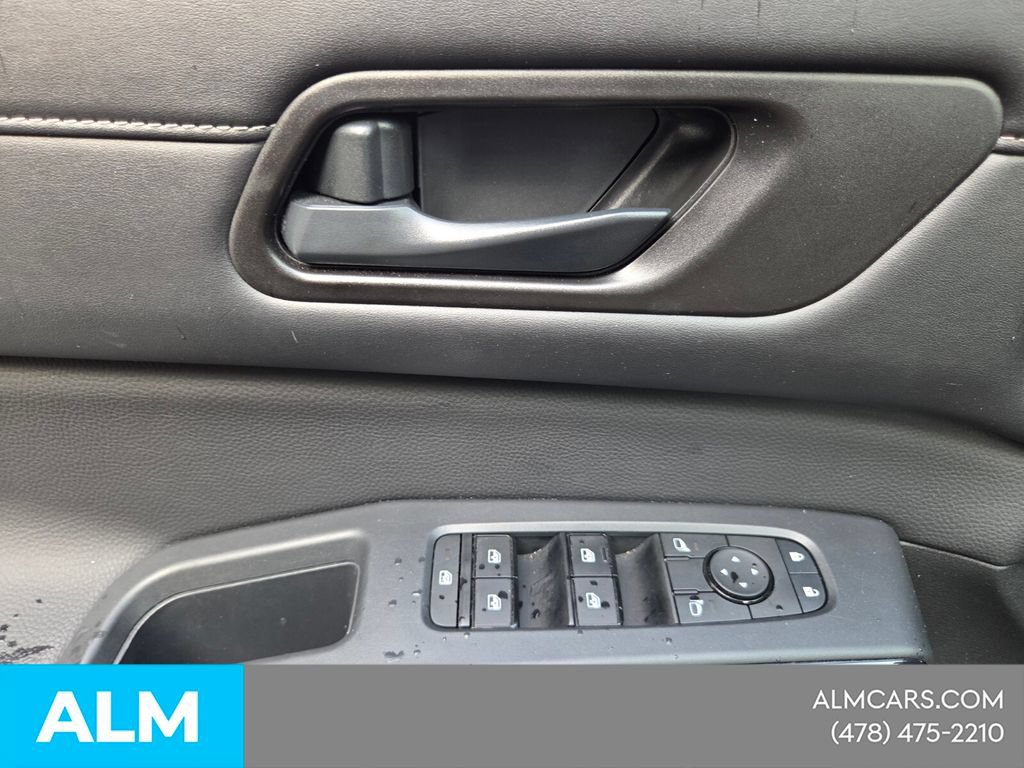 Used 2025 Nissan Pathfinder SV FWD image 26