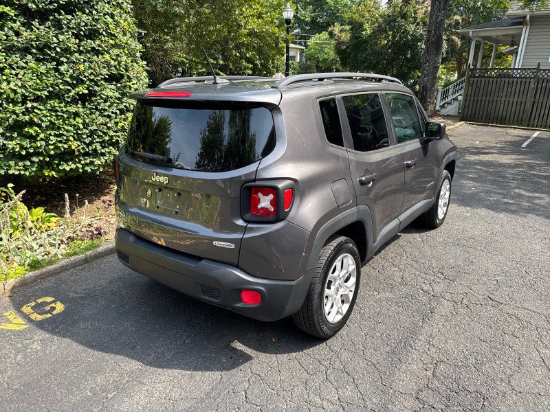 Used 2017 Jeep Renegade Latitude AWD/4WD image 4