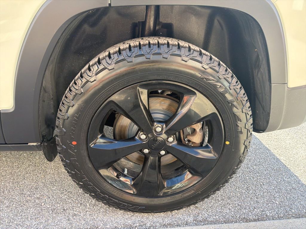 Used 2018 Jeep Cherokee Limited w/ High Altitude Package image 11