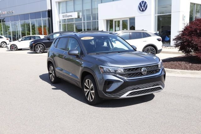 Used 2022 Volkswagen Taos SE w/ Panoramic Sunroof Package AWD/4WD image 1