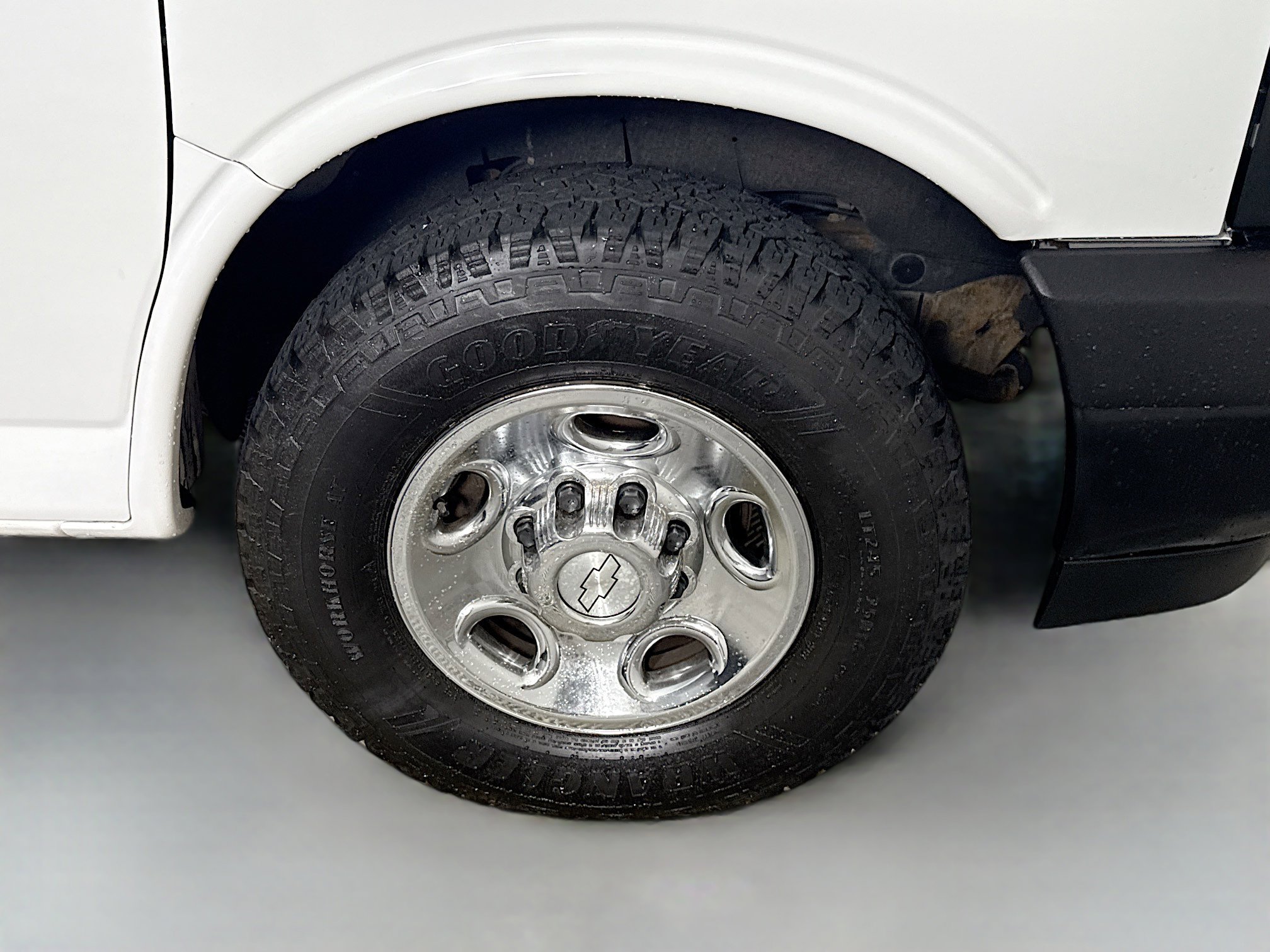 Used 2017 Chevrolet Express 2500 image 26