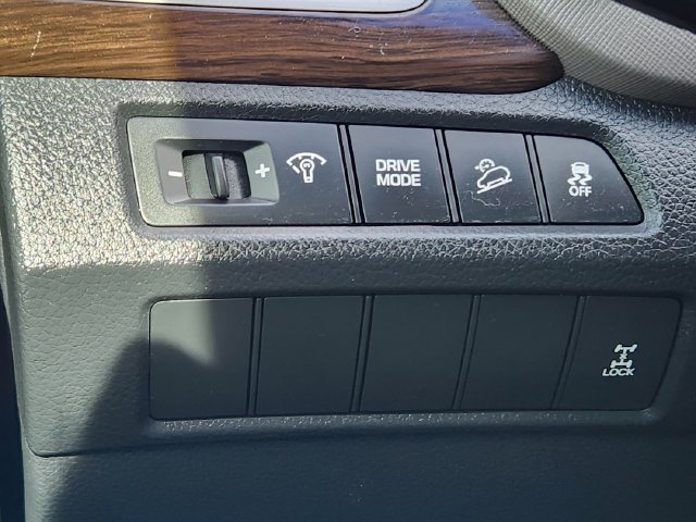 Used 2017 Hyundai Santa Fe SE AWD/4WD image 24