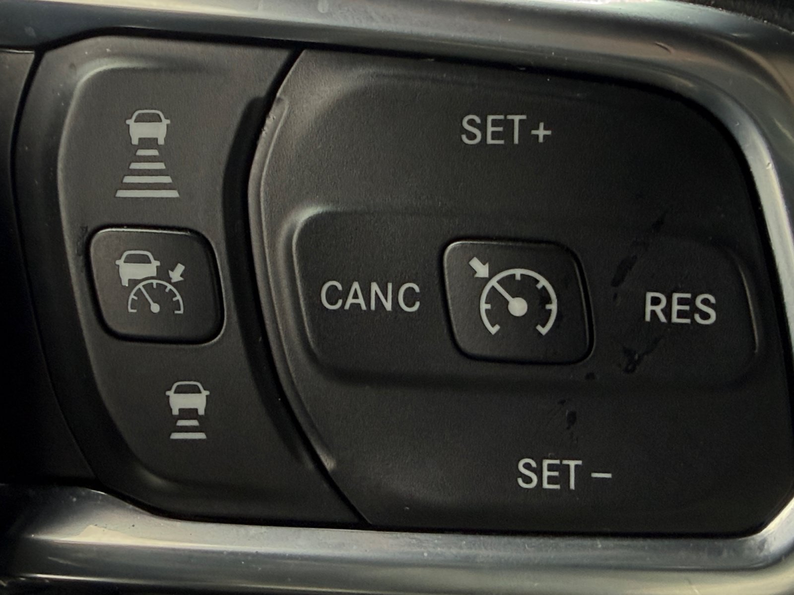 Used 2020 Jeep Gladiator Overland AWD/4WD image 27