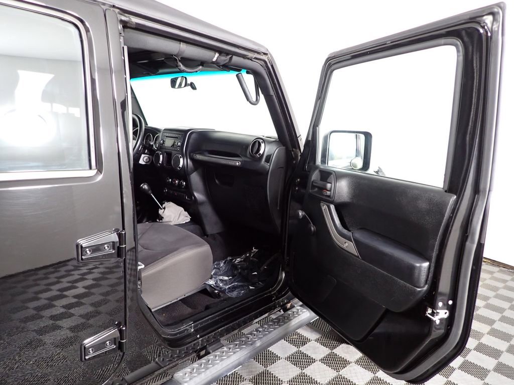 Used 2017 Jeep Wrangler Unlimited Sport w/ Mopar Black Appearance Group AWD/4WD image 41