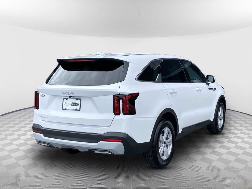 Used 2026 Kia Sorento LX FWD image 8