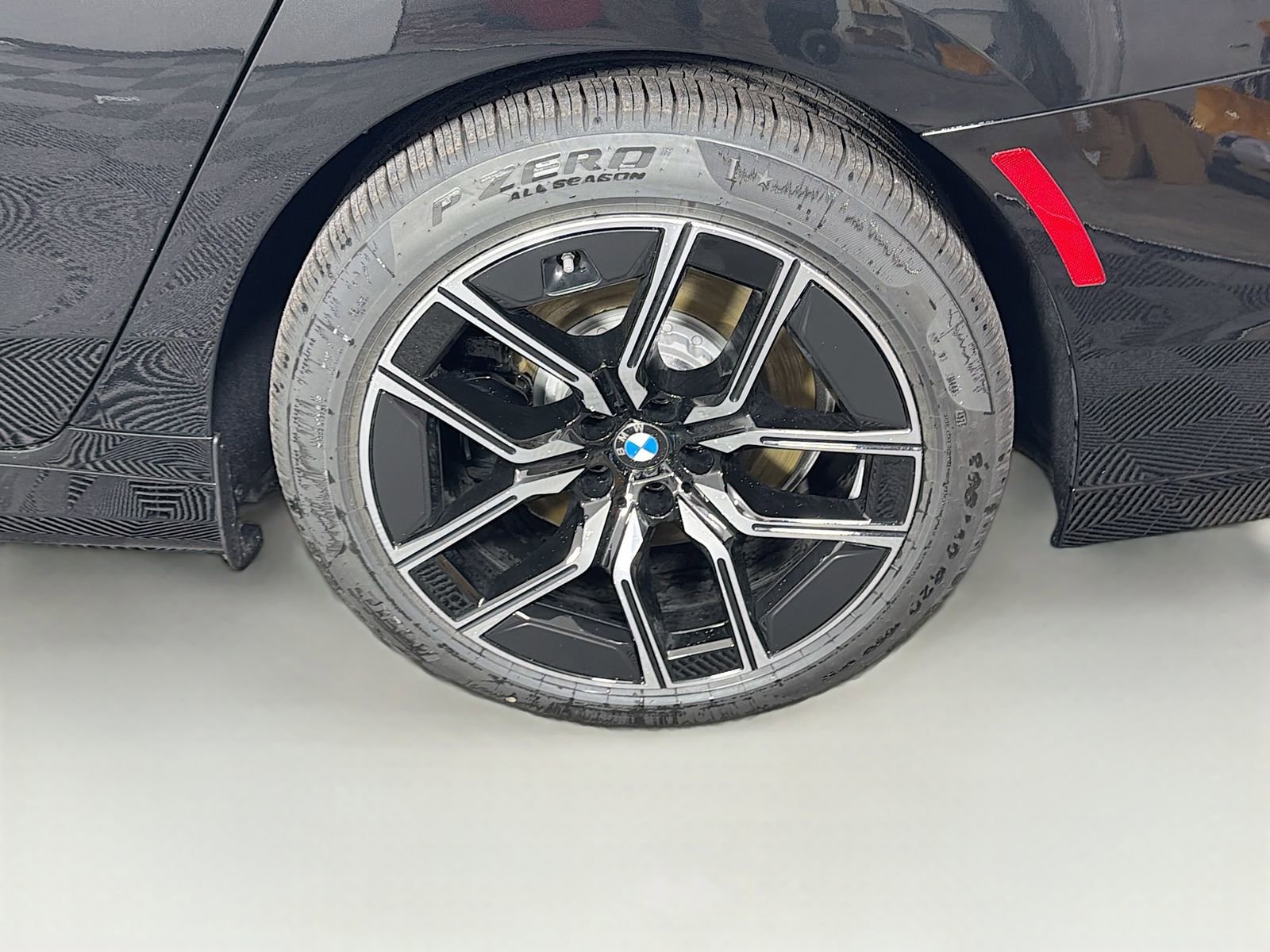 New 2026 BMW 750e xDrive image 34