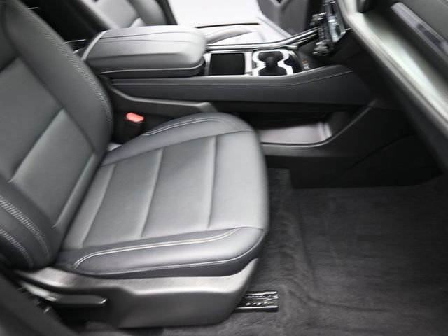 Used 2025 Chevrolet Traverse LT image 28