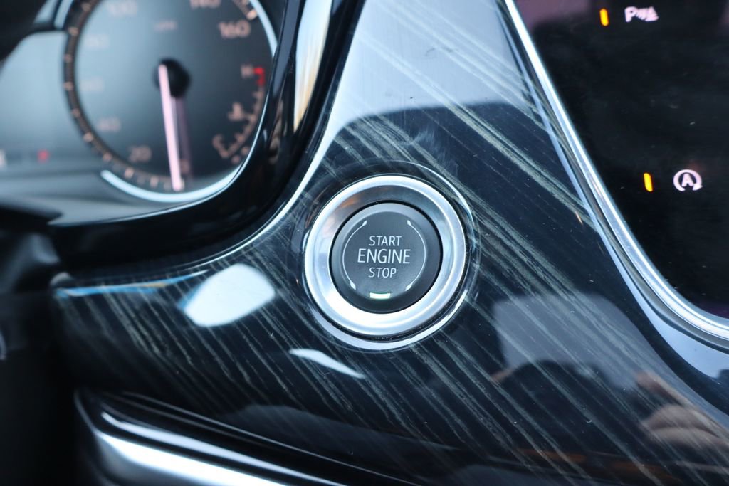 Used 2025 Cadillac XT6 Premium Luxury image 15