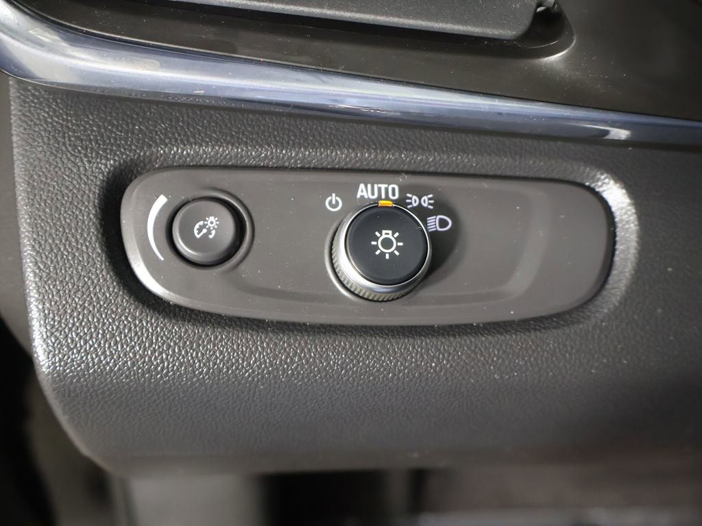 Used 2025 Buick Envista Preferred w/ Convenience I Package FWD image 30