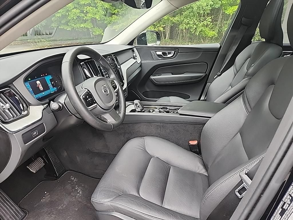 Certified 2025 Volvo XC60 B5 Plus w/ Climate Package AWD/4WD image 25