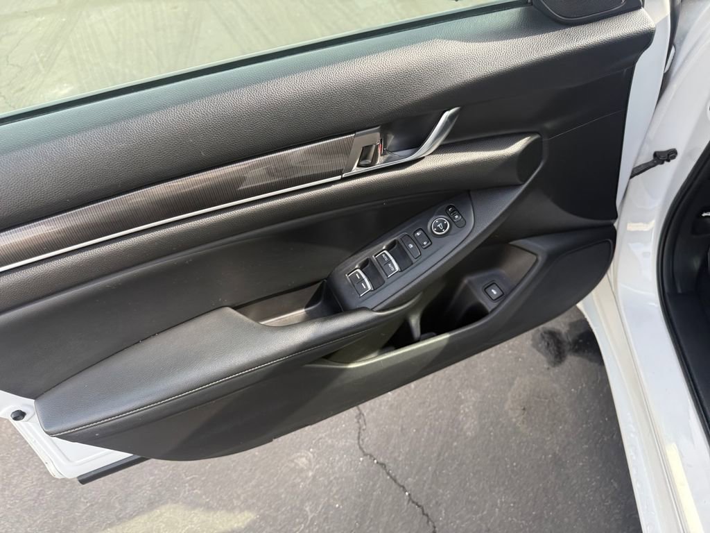 Used 2018 Honda Accord Sport image 11