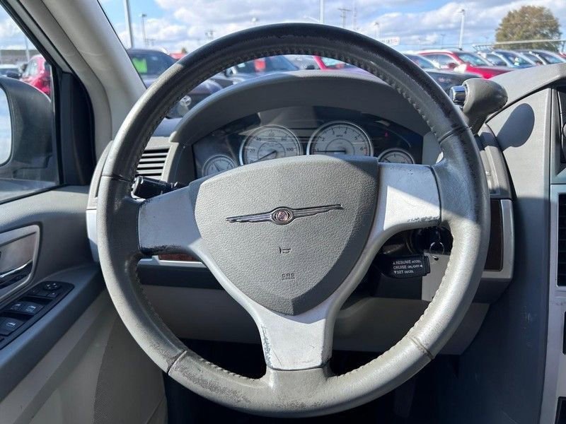 Used 2010 Chrysler Town & Country Touring image 12