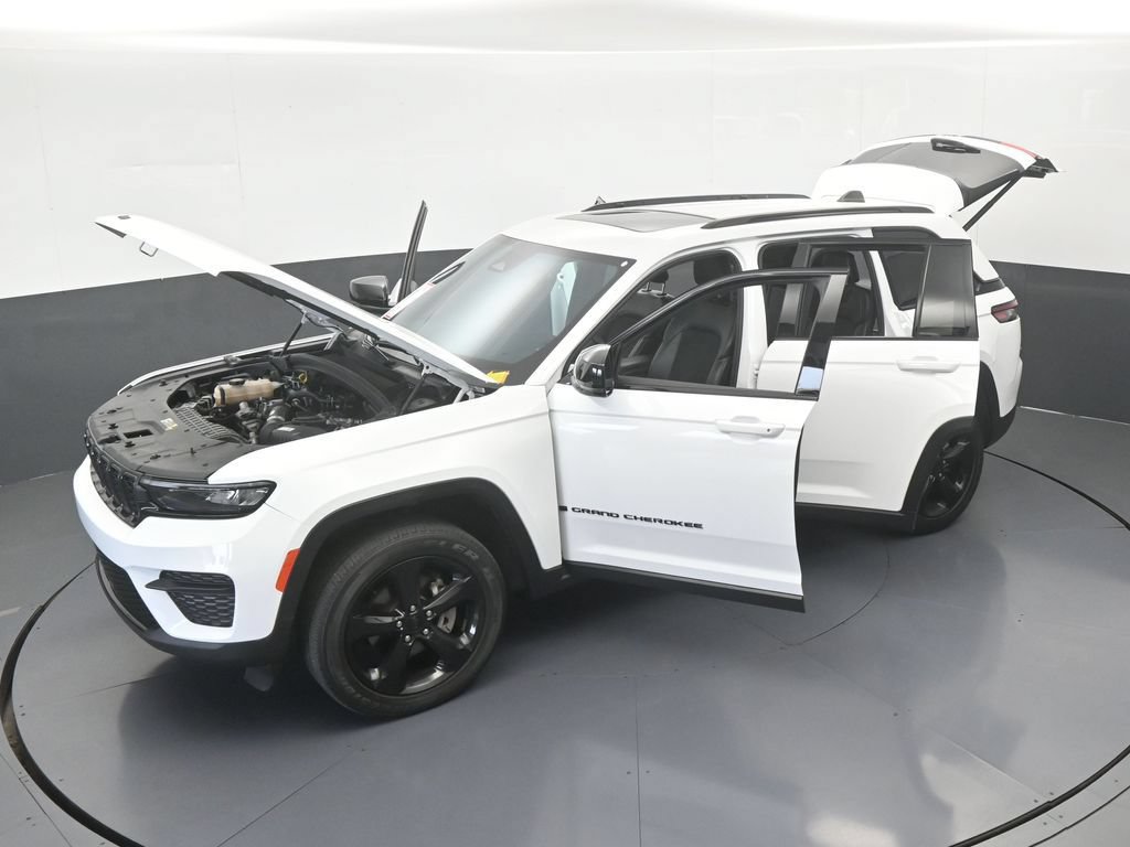 Used 2024 Jeep Grand Cherokee Altitude RWD image 62
