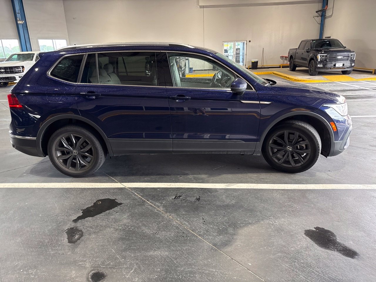 Used 2023 Volkswagen Tiguan SE AWD/4WD image 17