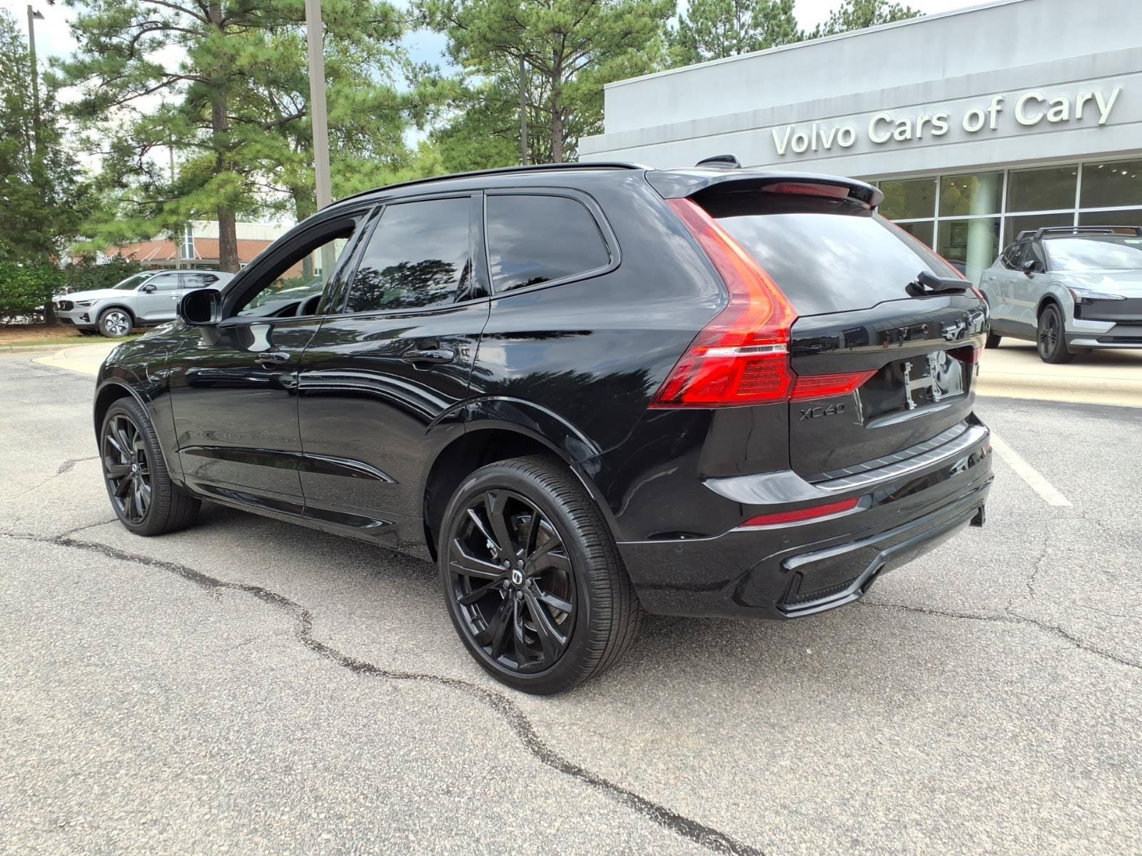 Certified 2024 Volvo XC60 T8 Ultimate w/ Protection Package Premier AWD/4WD image 2