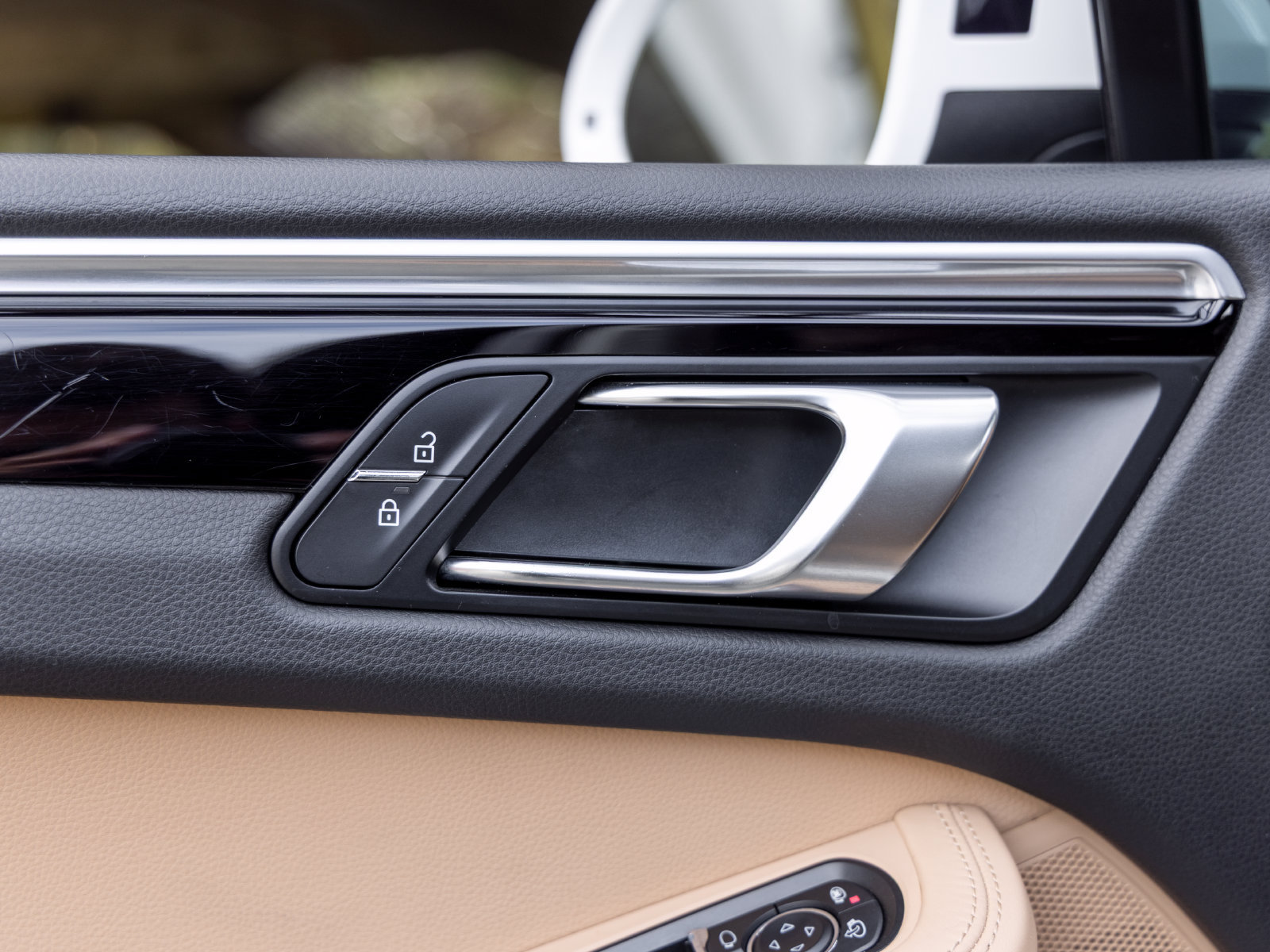 Certified 2021 Porsche Macan AWD/4WD image 24