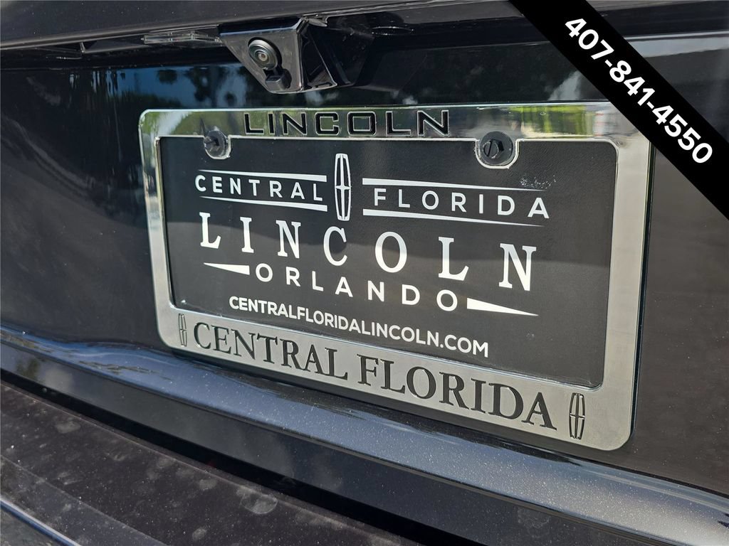 New 2027 Lincoln Navigator Premiere RWD image 4