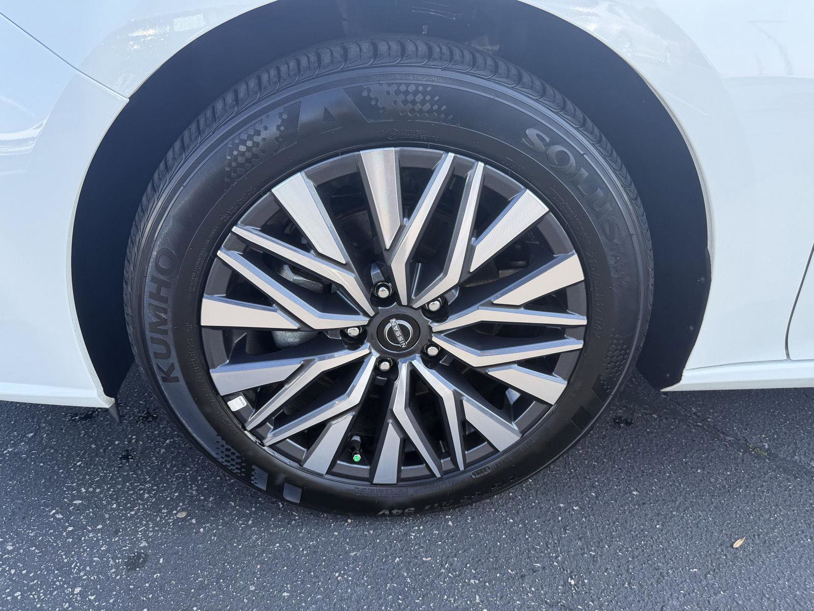 Used 2025 Nissan Altima 2.5 SV image 9