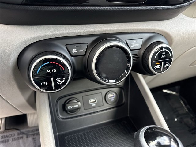 Used 2020 Hyundai Venue SEL image 19