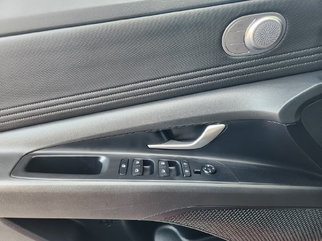 Used 2024 Hyundai Elantra Limited FWD image 25